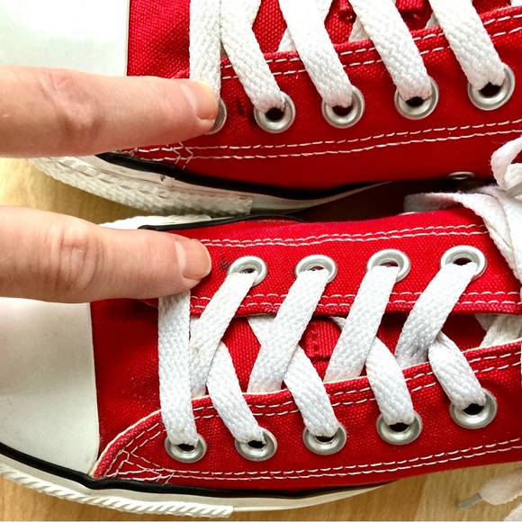 Converse: Red canvas unisex low top sneakers. M’s-7/W’s-5.  Fit like women’s 6. - Picture 7 of 9